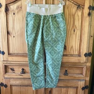 Women Gap Maternity green yellow diamonds Legging jean - size 8
